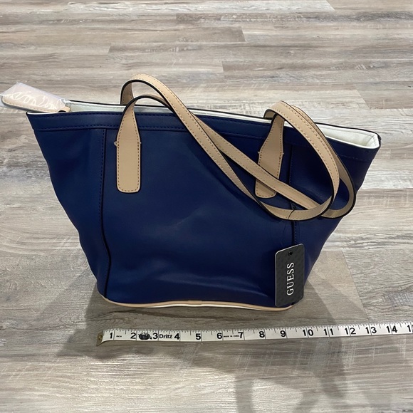 Guess Handbag - Picture 6 of 8